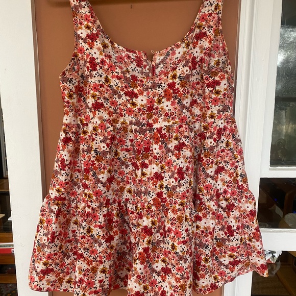 Urban Outfitters - Picture 2 of 3